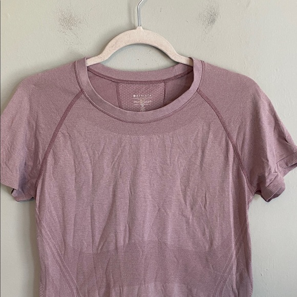 Athleta Women’s Light Purple Short Sleeve Athletic Tee Size Medium Top - Picture 3 of 6